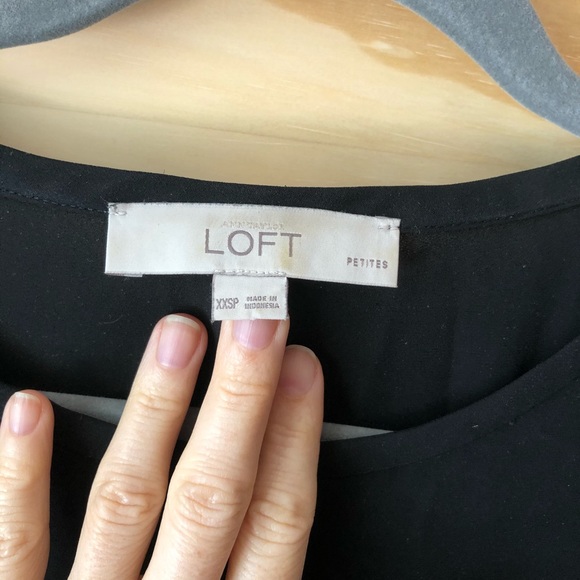 Black tshirt-fit blouse - Picture 4 of 5